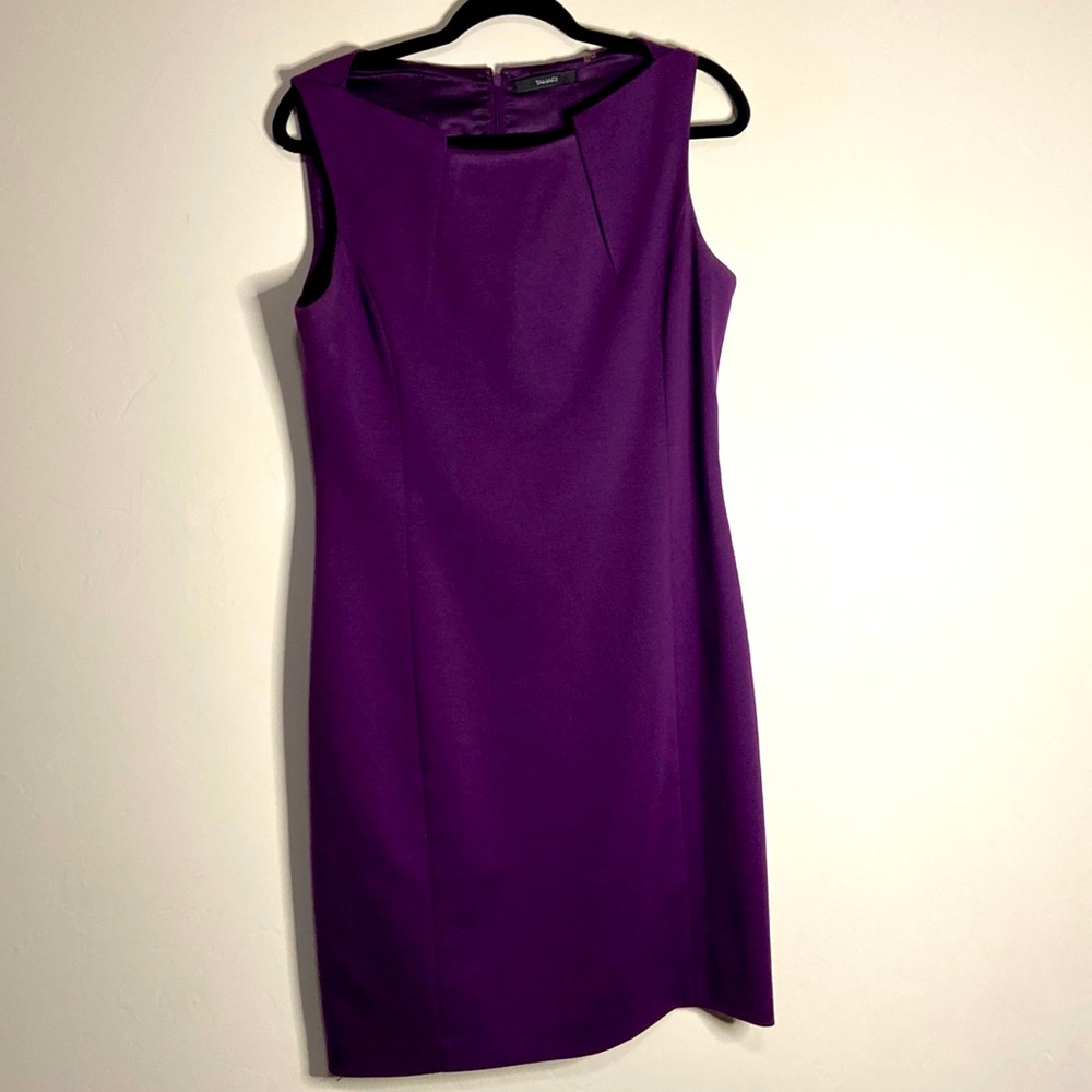 Tahari purple dress sleeveless business has some stretch to it size 10